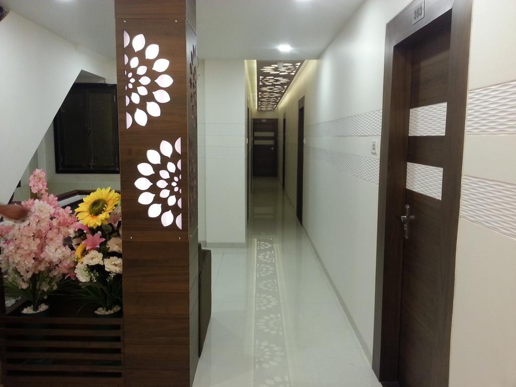 Oasis Hotel *