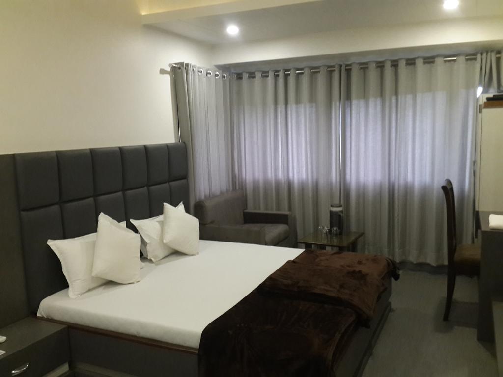 Hotel Oasis *