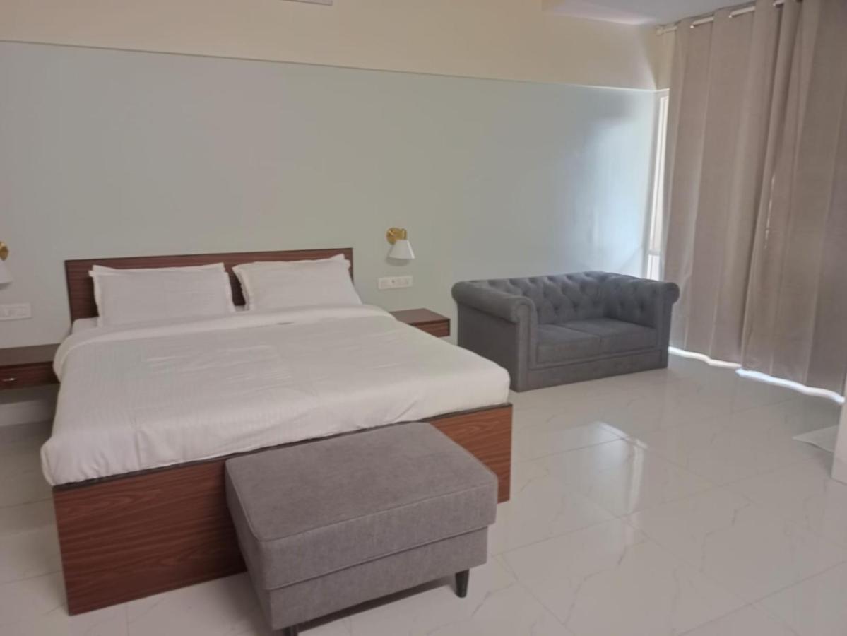 Country & Suites By Umrb - International Airport 3*
