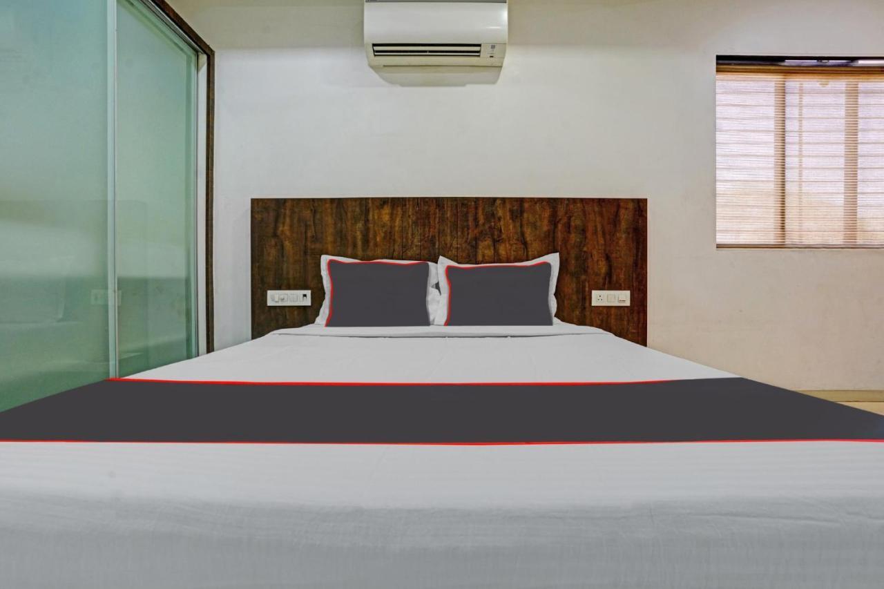 Collection O 81152 Krishna Hotel Mumbai