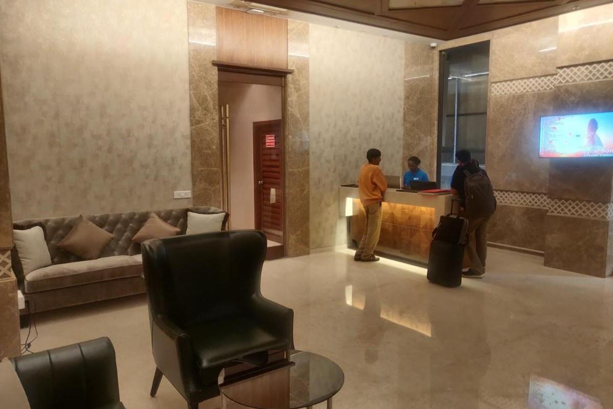 Hotel Adiva Residency Beacon, Grant Road, 3*
