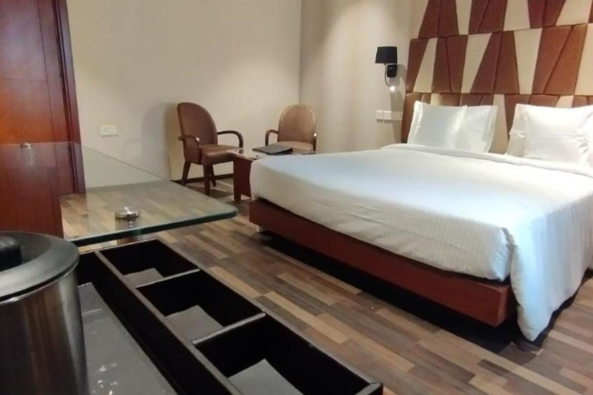 Adiva Residency Beacon, Grant Road, 3* Mumbai
