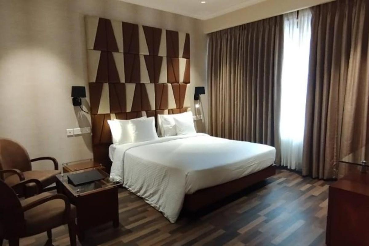 Adiva Residency Beacon, Grant Road, Hotel 3*
