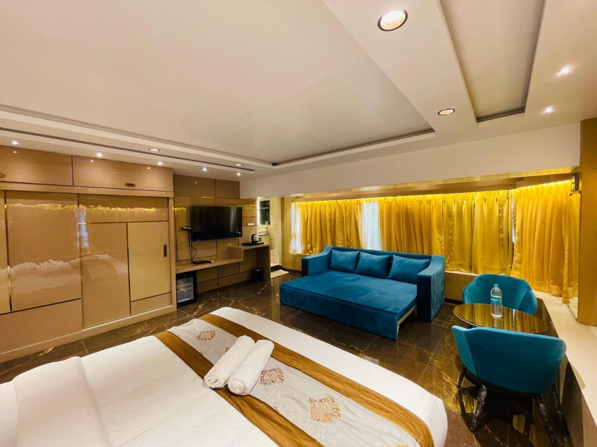 Home2 Renaissance Club