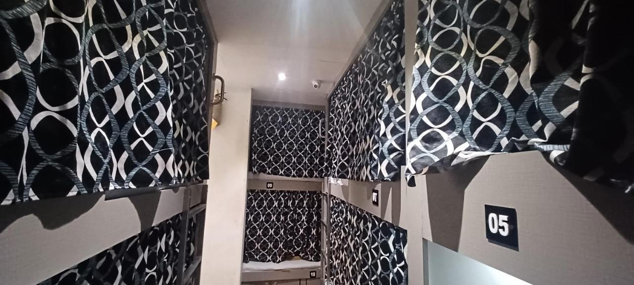 Capsule hotel New Passenger