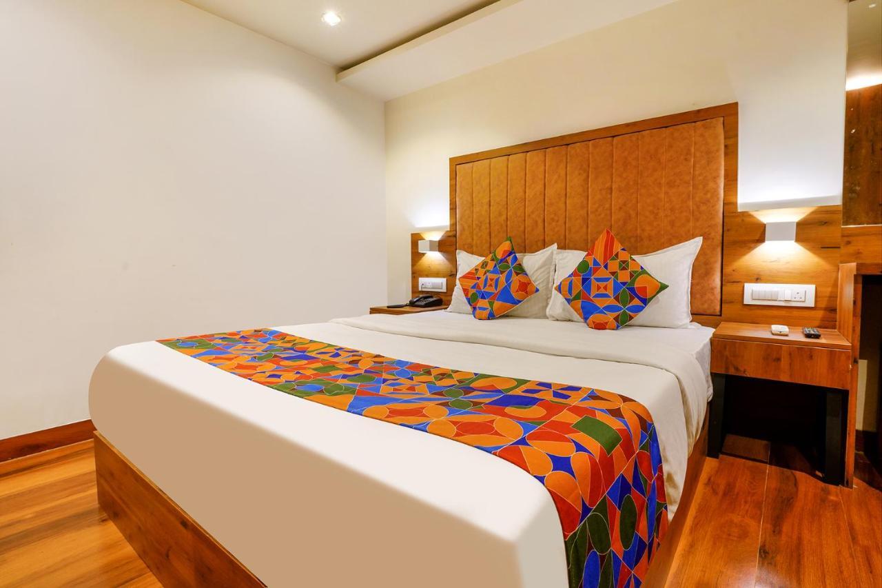 Fabhotel Royal Palace I