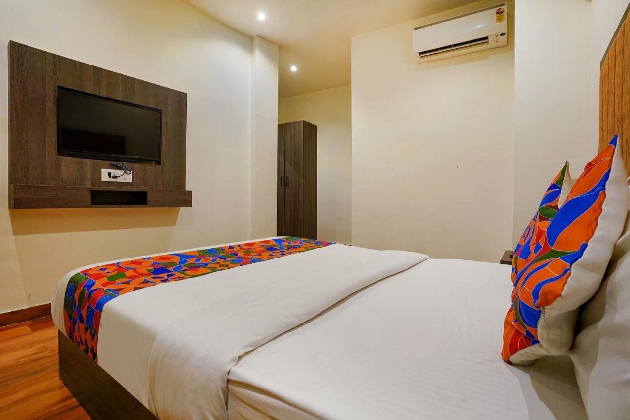 Fabhotel Royal Palace I