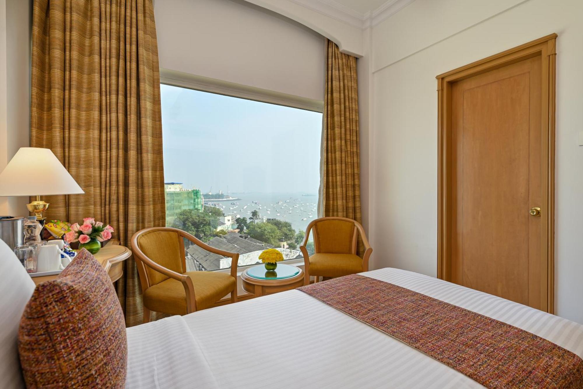 Fariyas , Colaba 4*