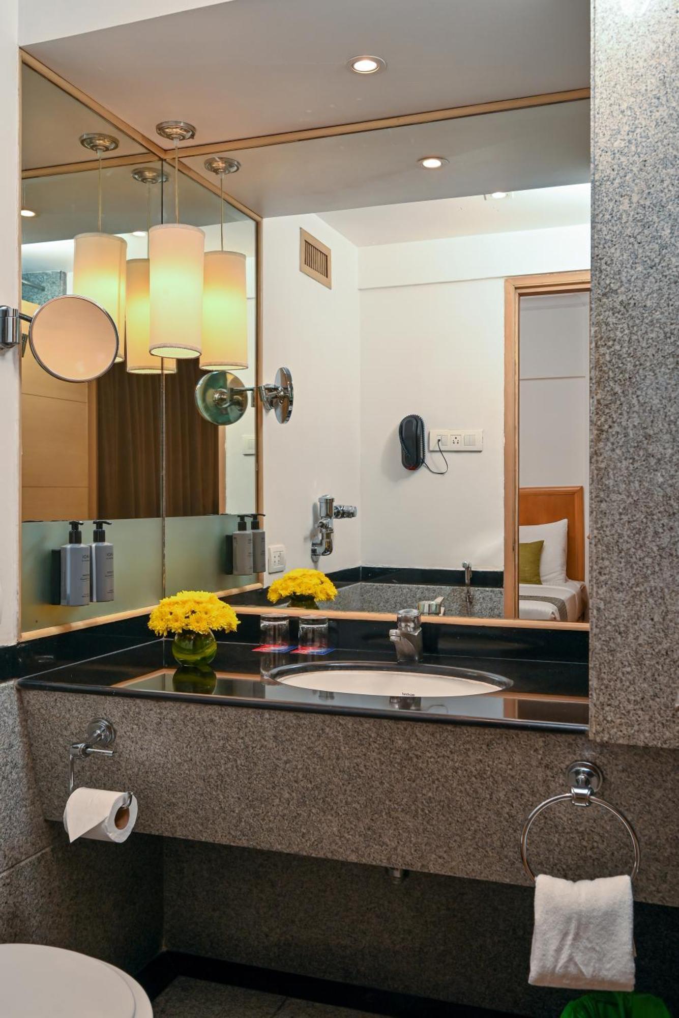 Hotel Fariyas , Colaba 4*