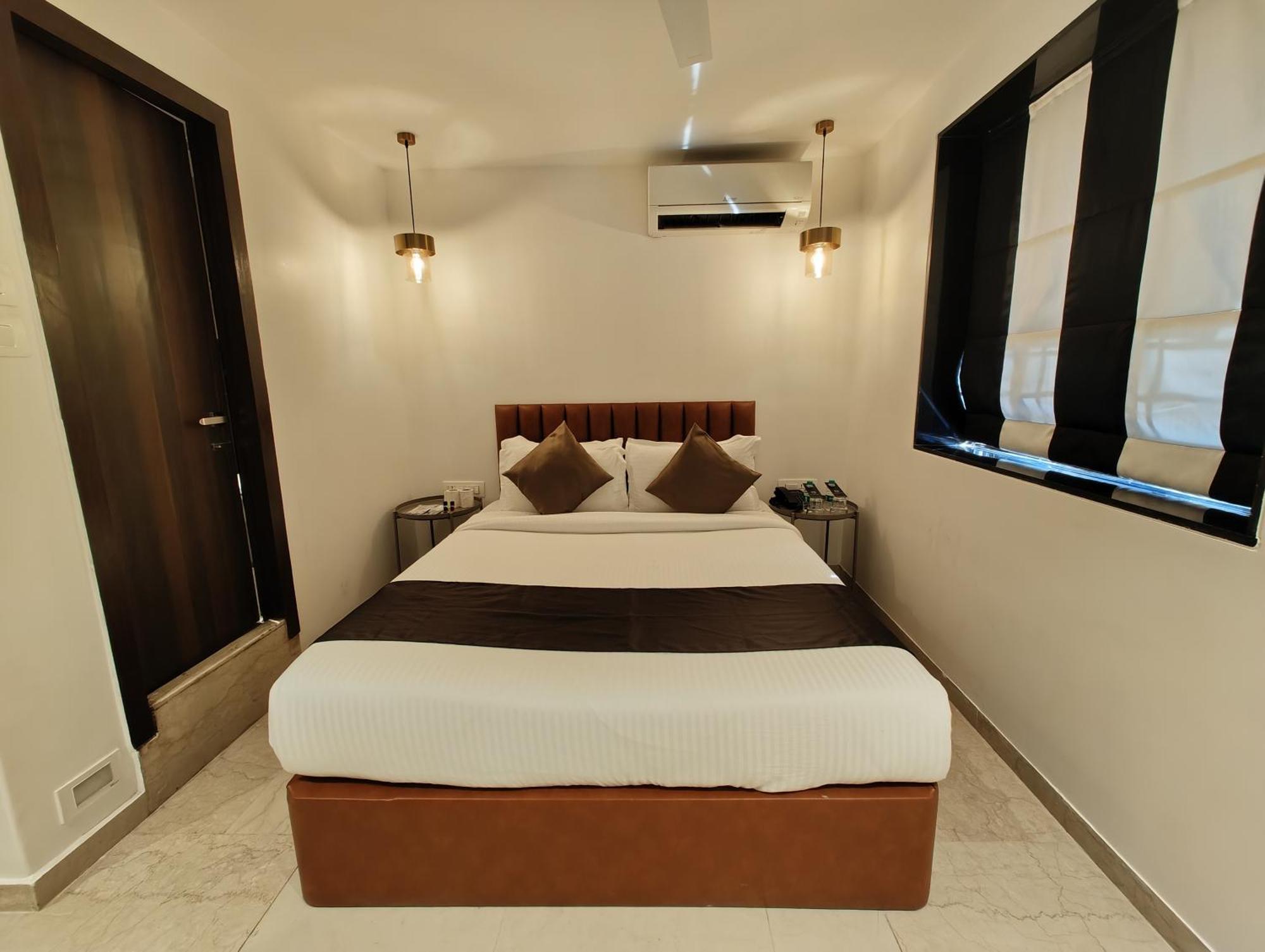 The Majlis - Colaba