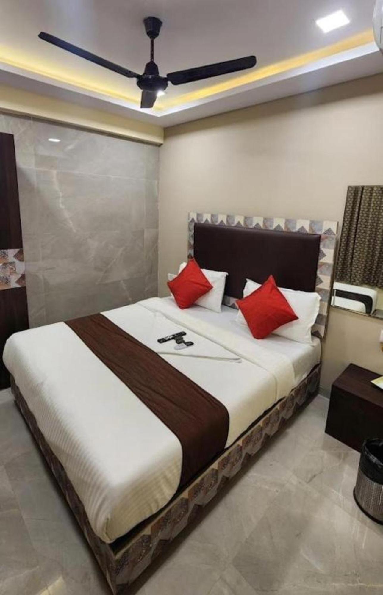 Vaithi Residency - Andheri West Hotel *