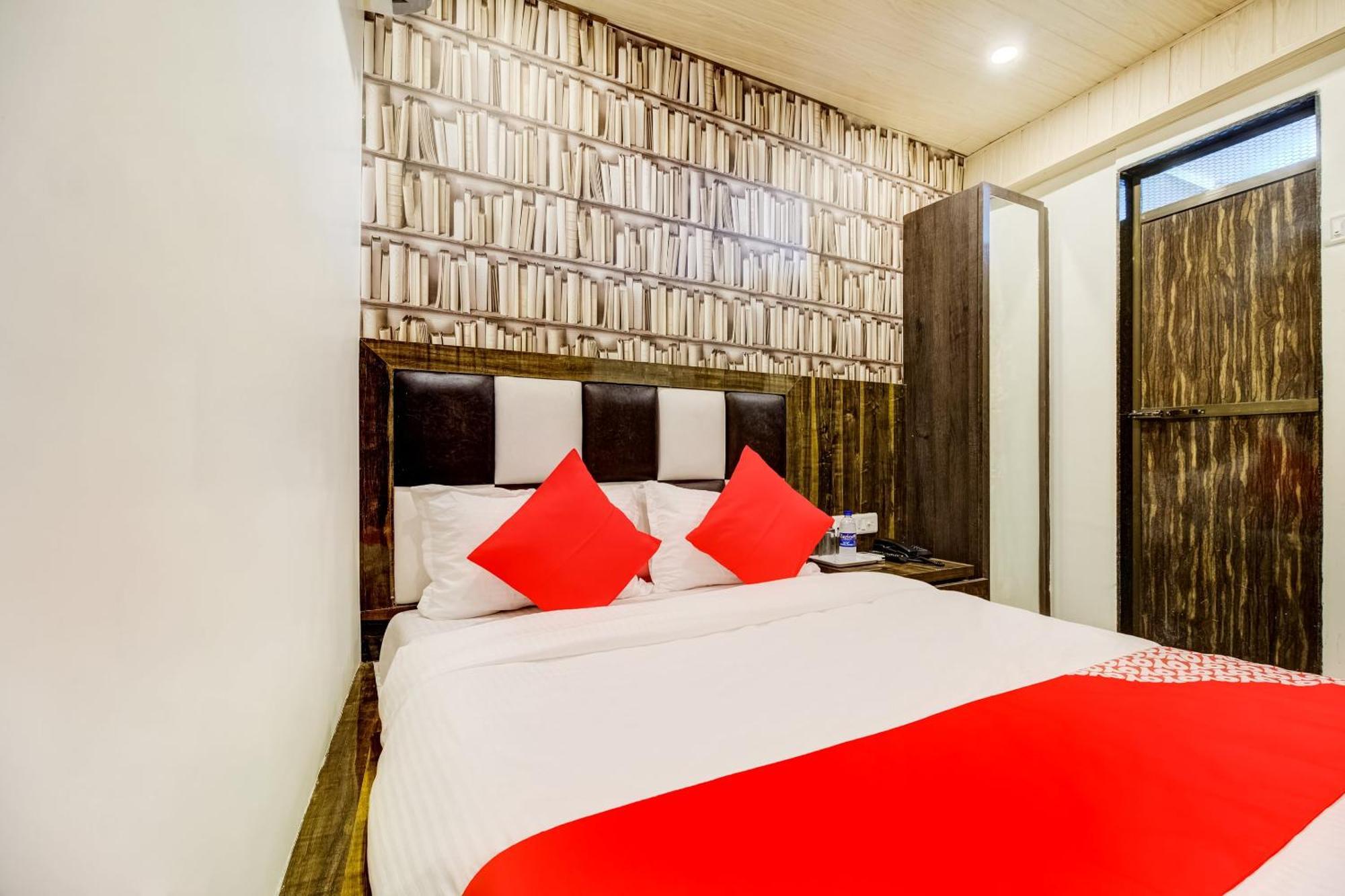 Oyo Flagship Qubic Hotel Mumbai