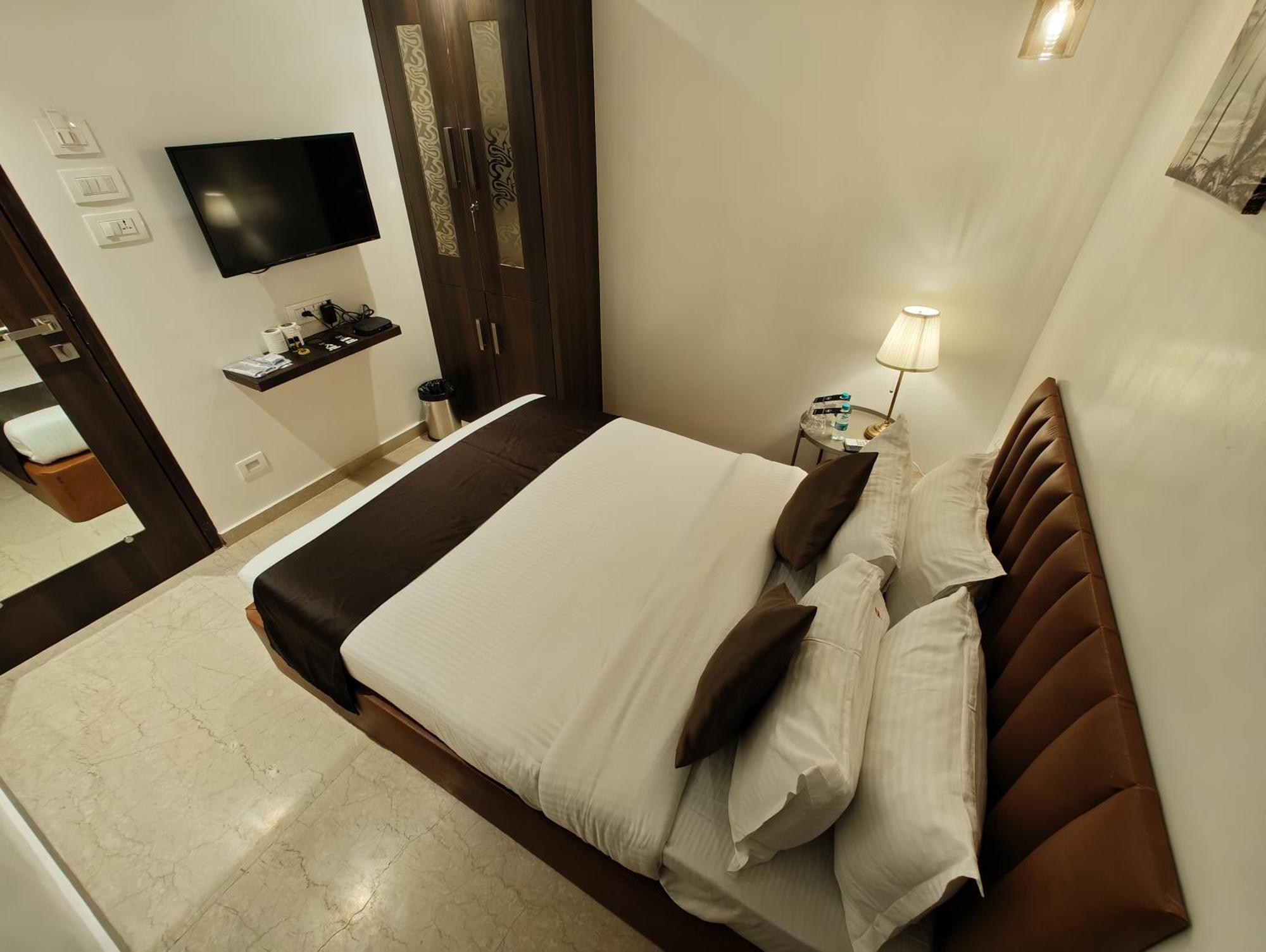 The Majlis - Colaba Hotel
