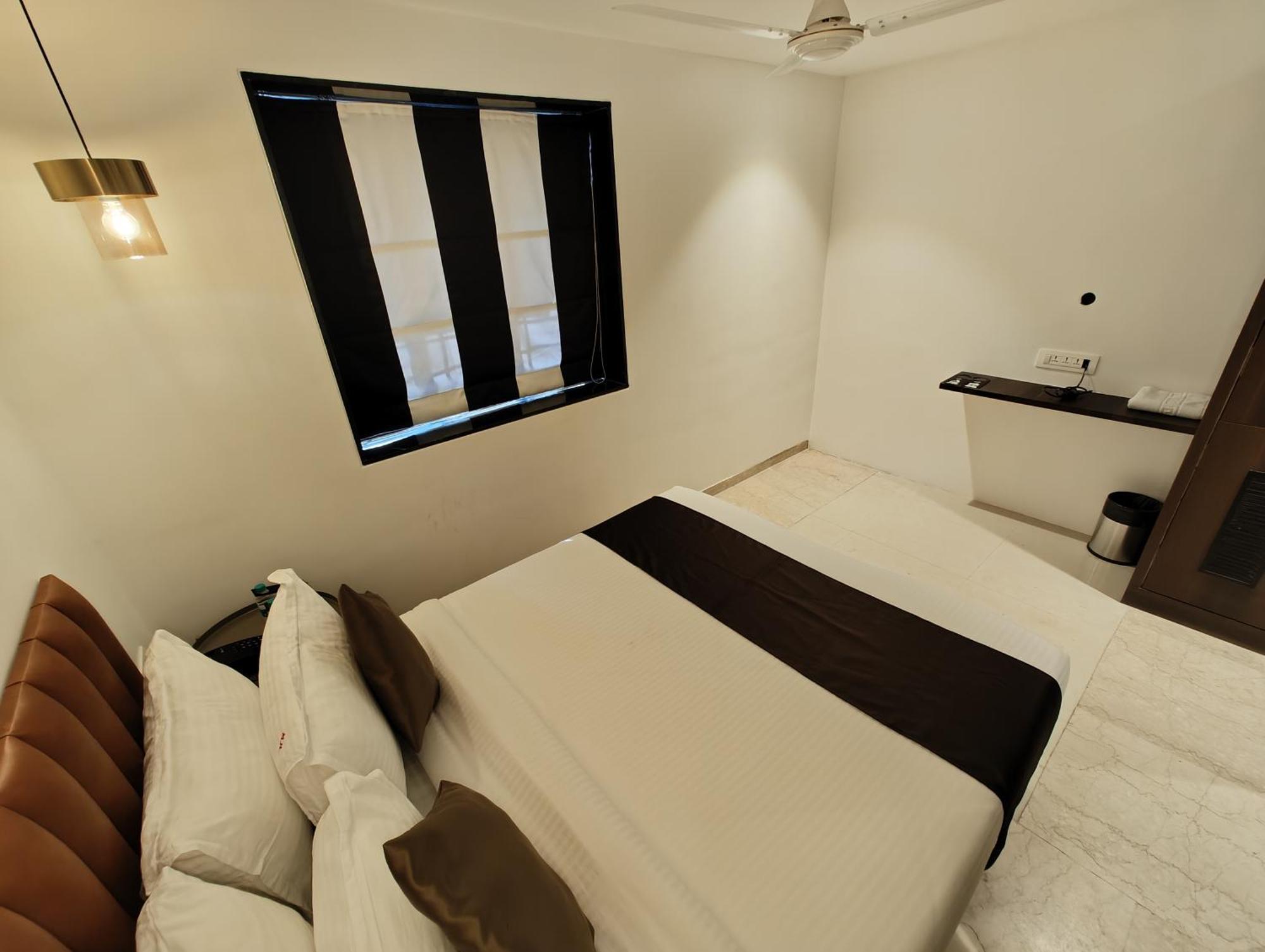 The Majlis - Colaba