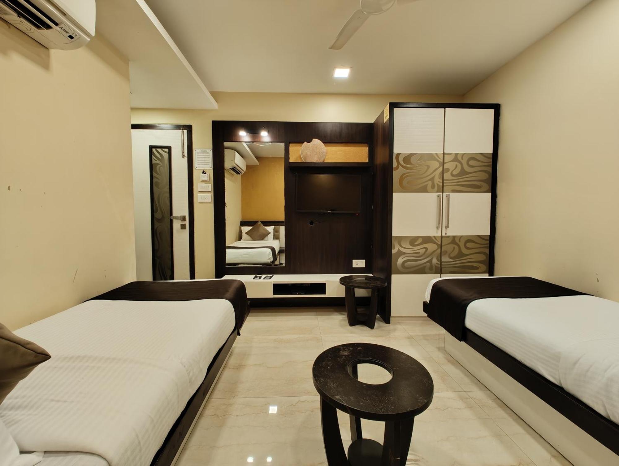 The Majlis - Colaba Hotel