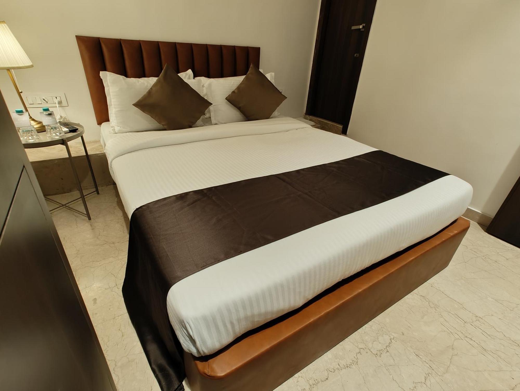 The Majlis - Colaba 3*