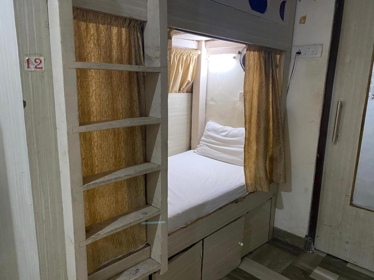 Bed & Breakfast Airport Residency 3*