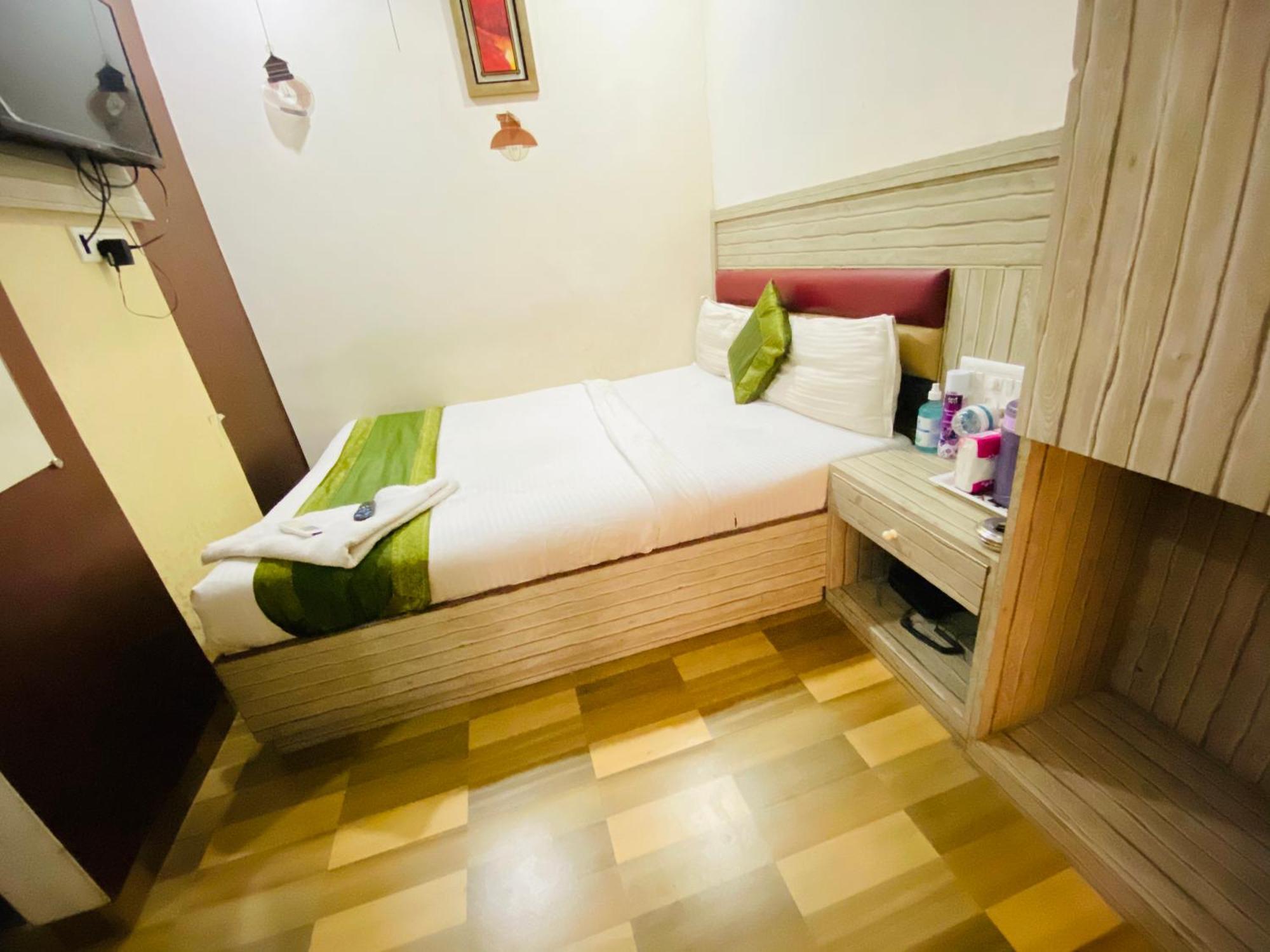 Bed & Breakfast Airport Residency 3*