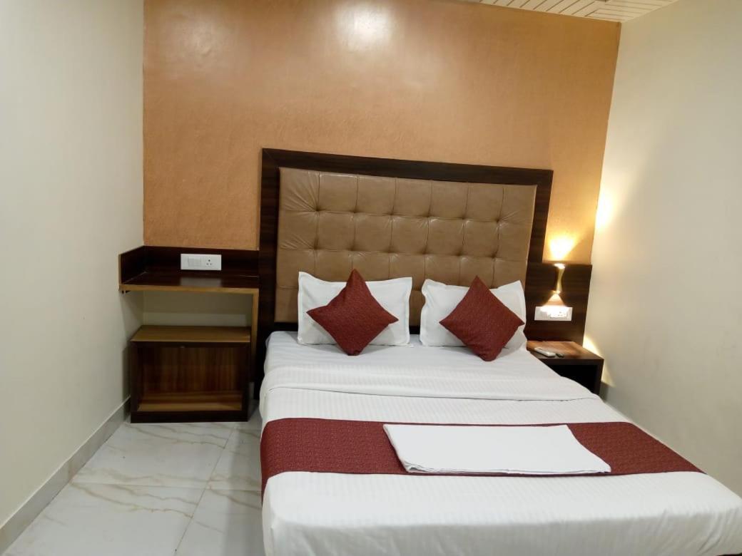 Hotel Tri 3*