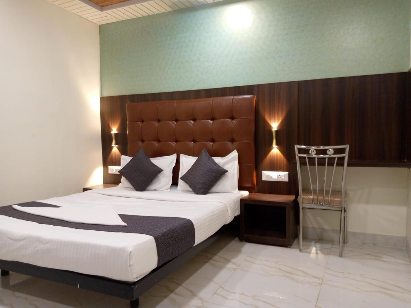 Tri Hotel 3*