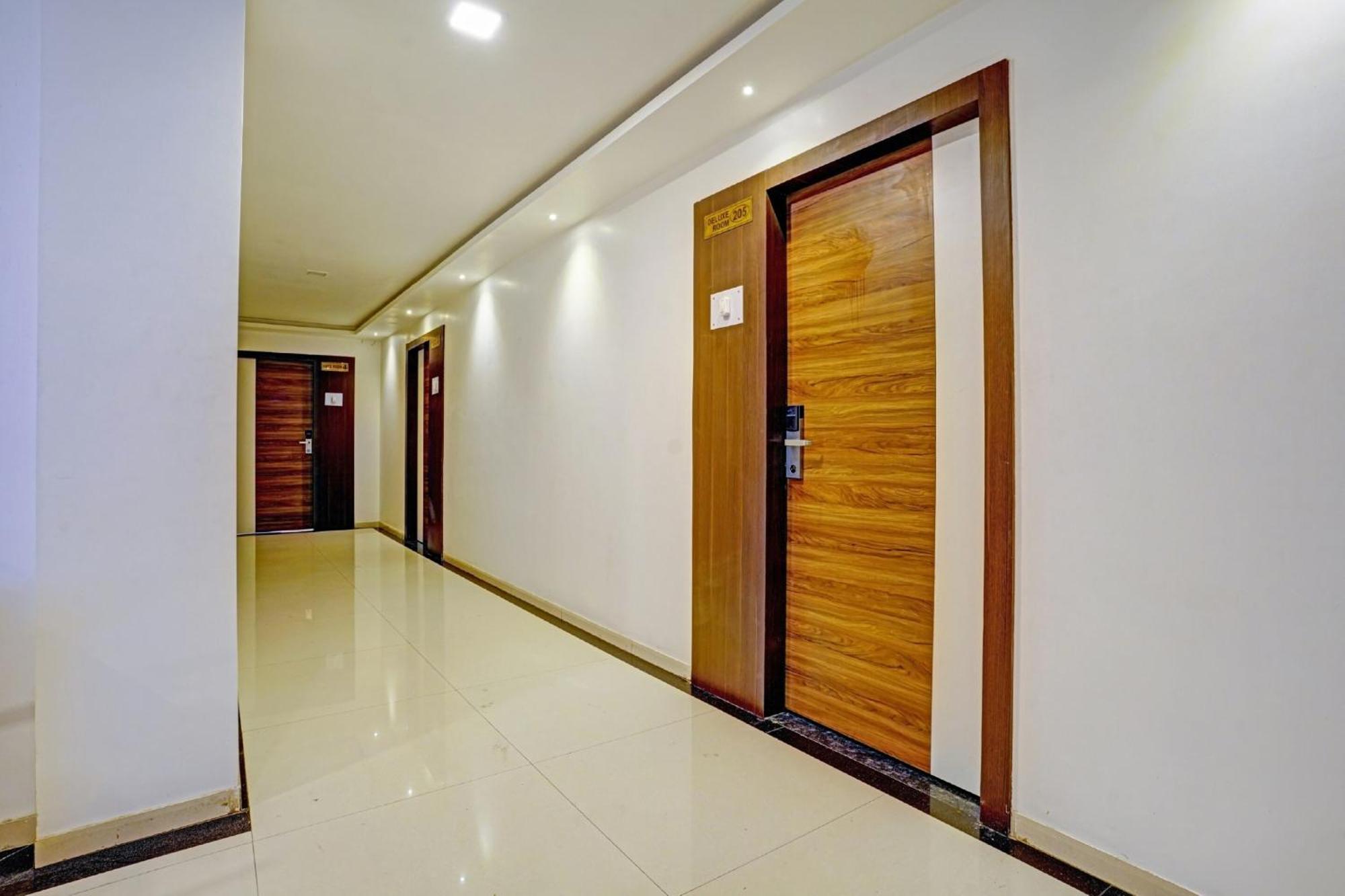 Collection O 81152 Krishna Hotel Mumbai