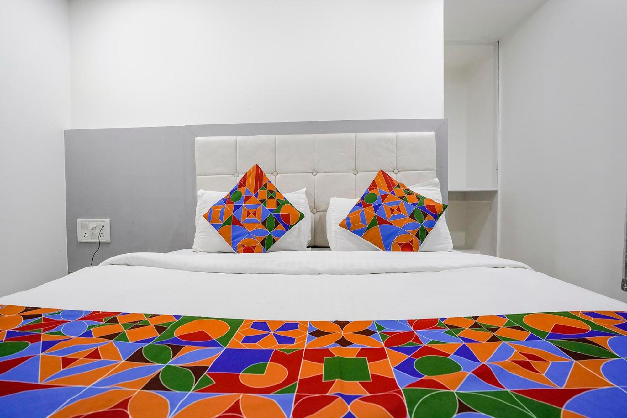 Hotel Fabexpress Park Residency - Nr International Airport