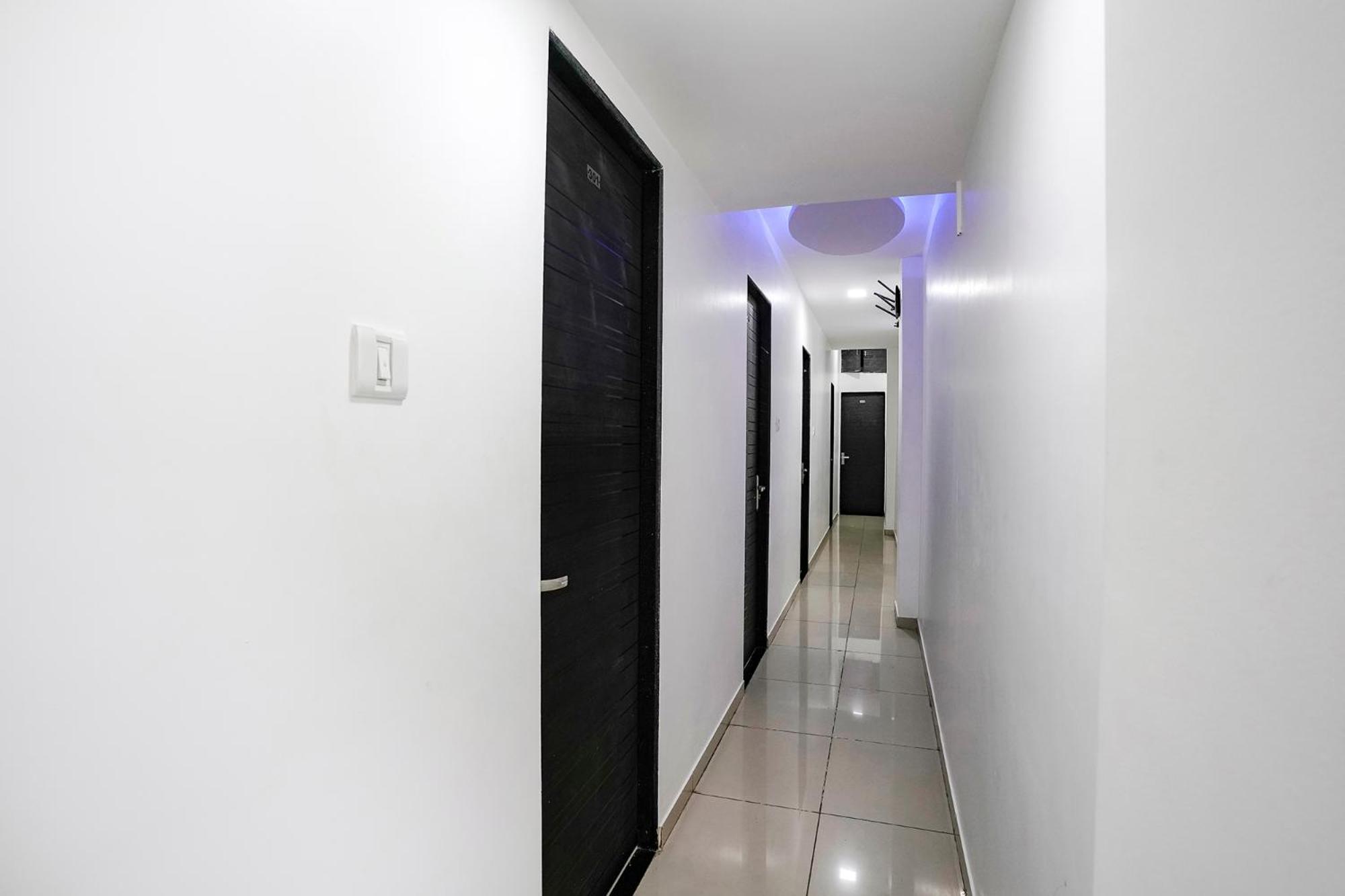 Fabexpress Park Residency - Nr International Airport Hotel