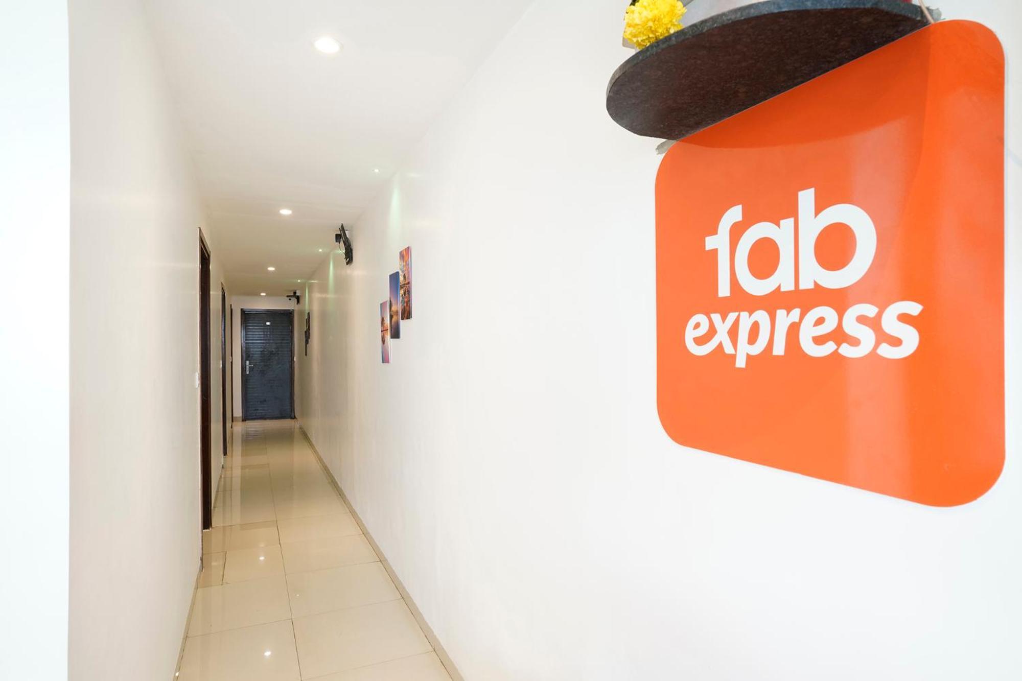 Hotel Fabexpress Park Residency - Nr International Airport 3*