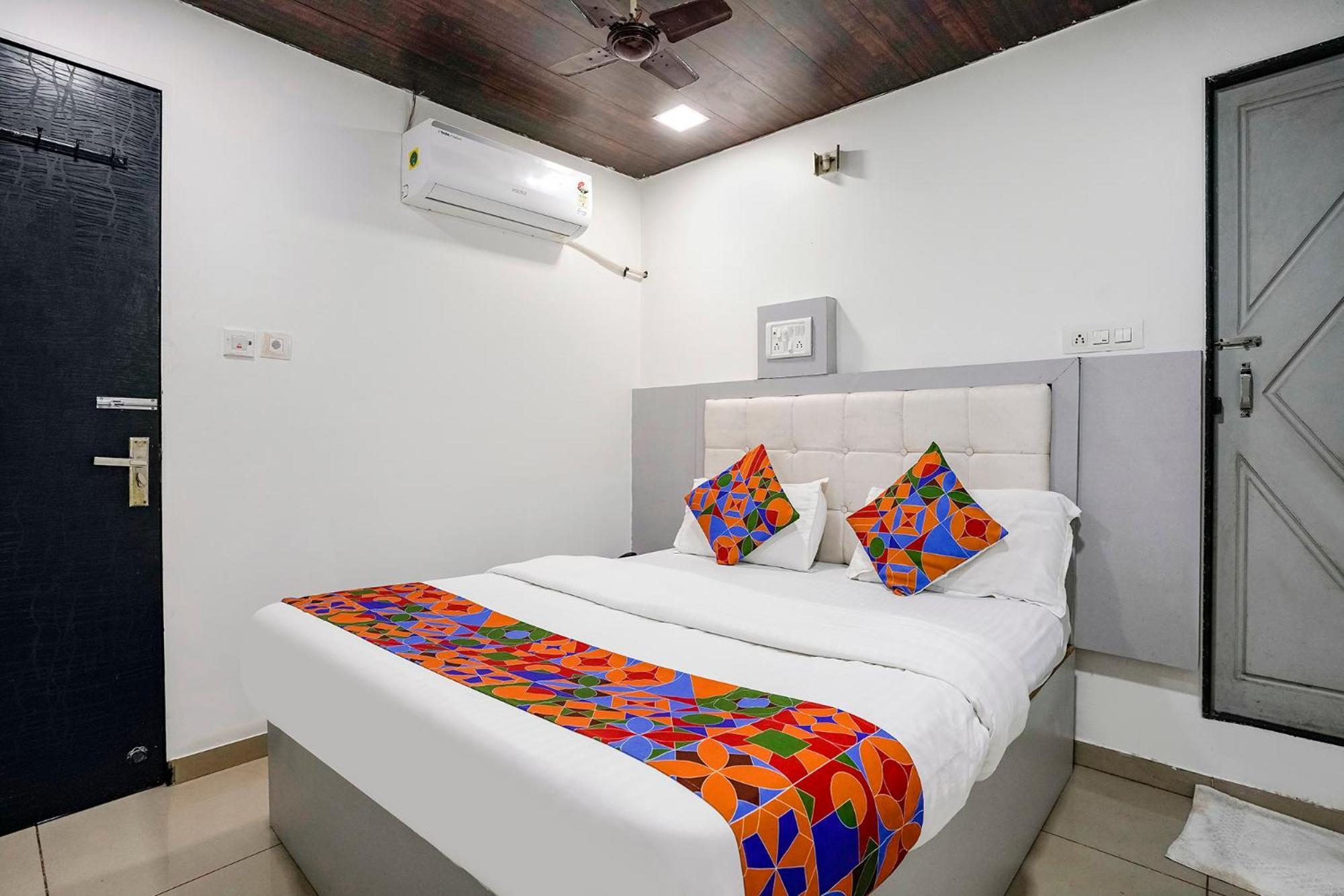 Fabexpress Park Residency - Nr International Airport 3*