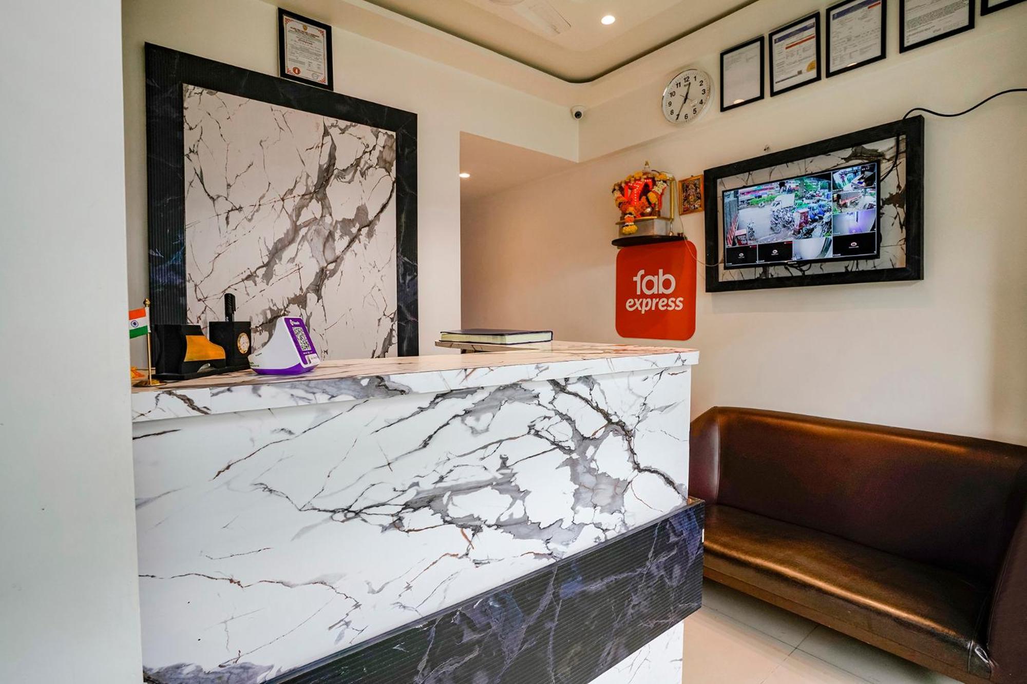 Fabexpress Park Residency - Nr International Airport 3*