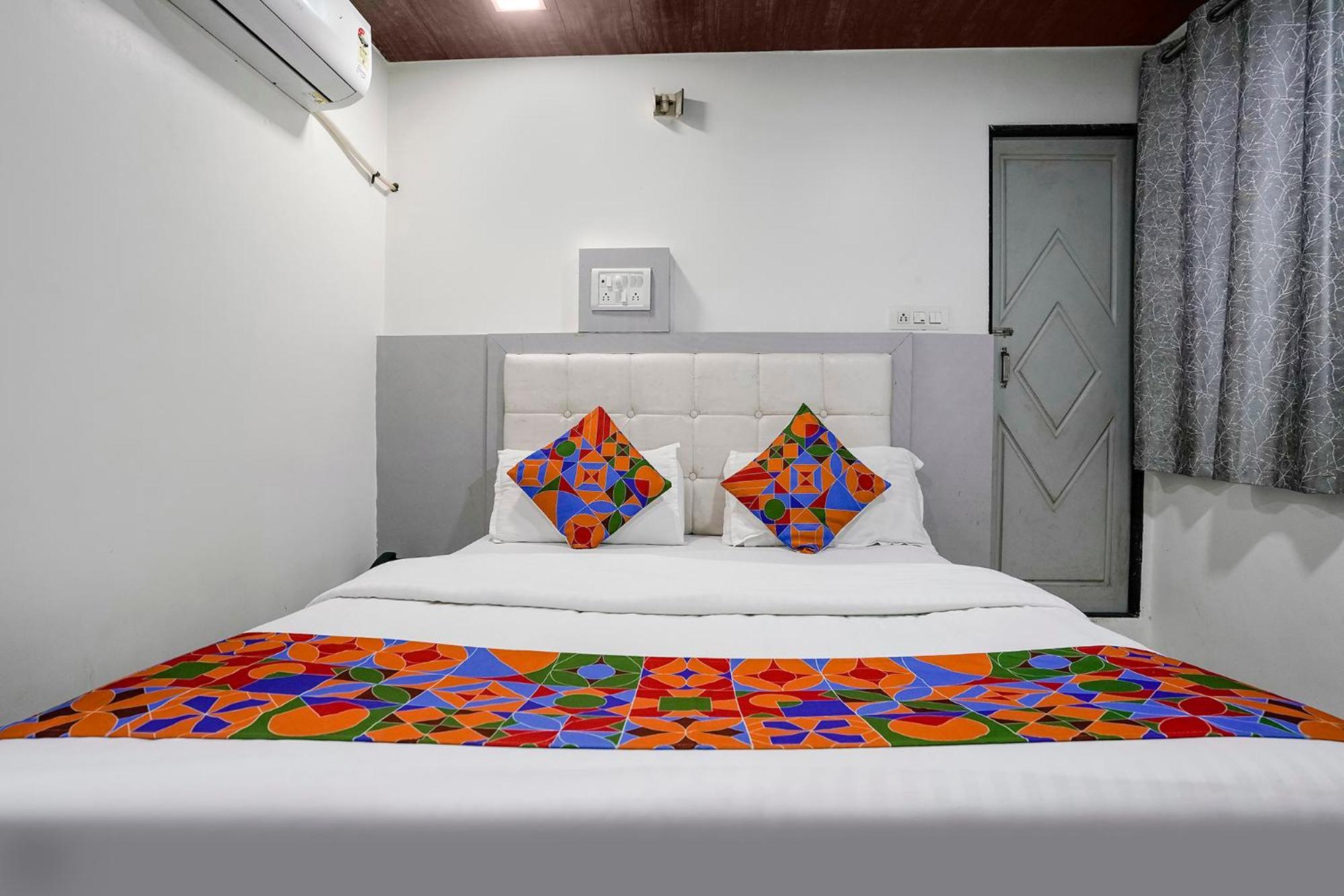 Hotel Fabexpress Park Residency - Nr International Airport 3*