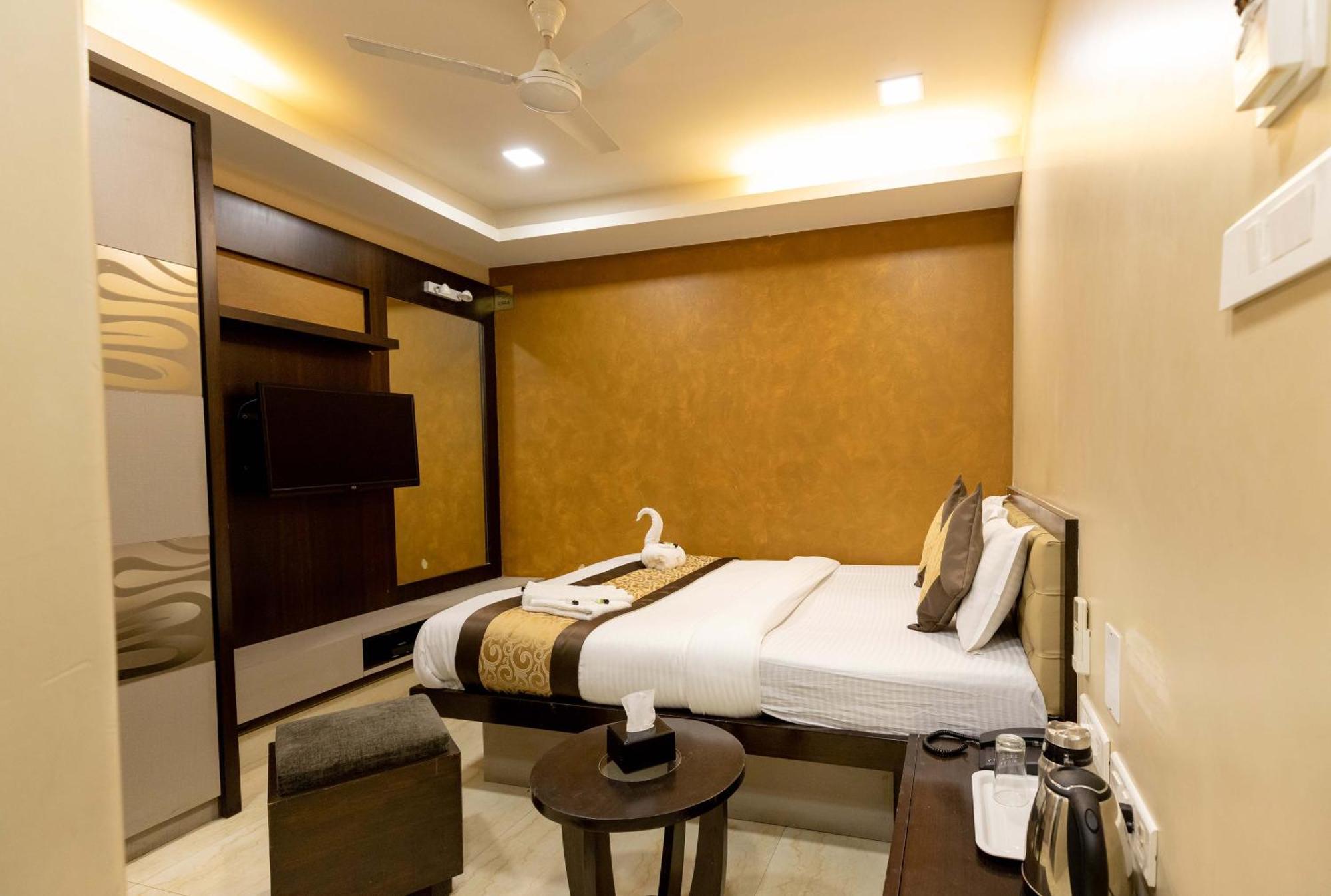 The Majlis - Colaba Hotel
