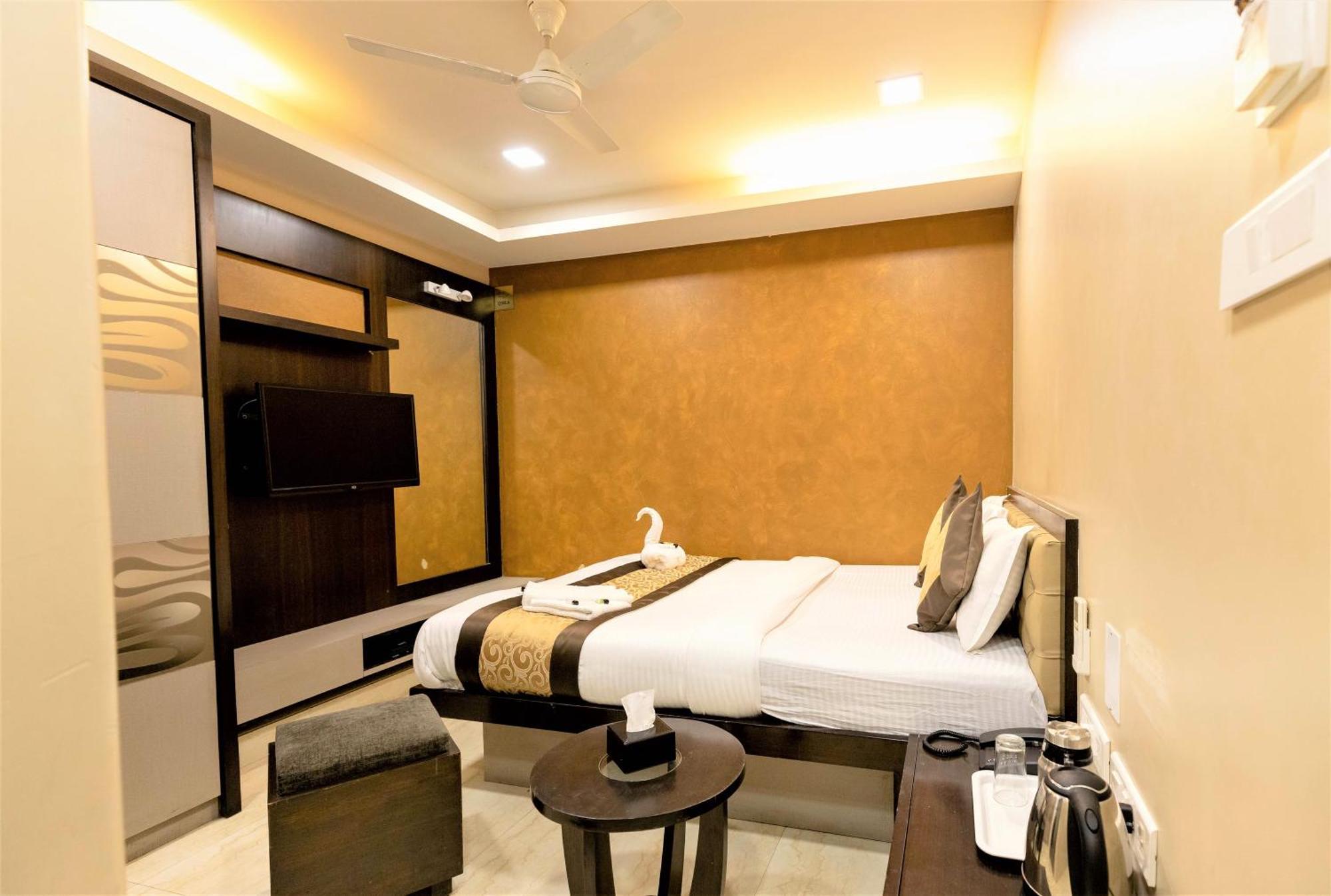 The Majlis - Colaba Hotel