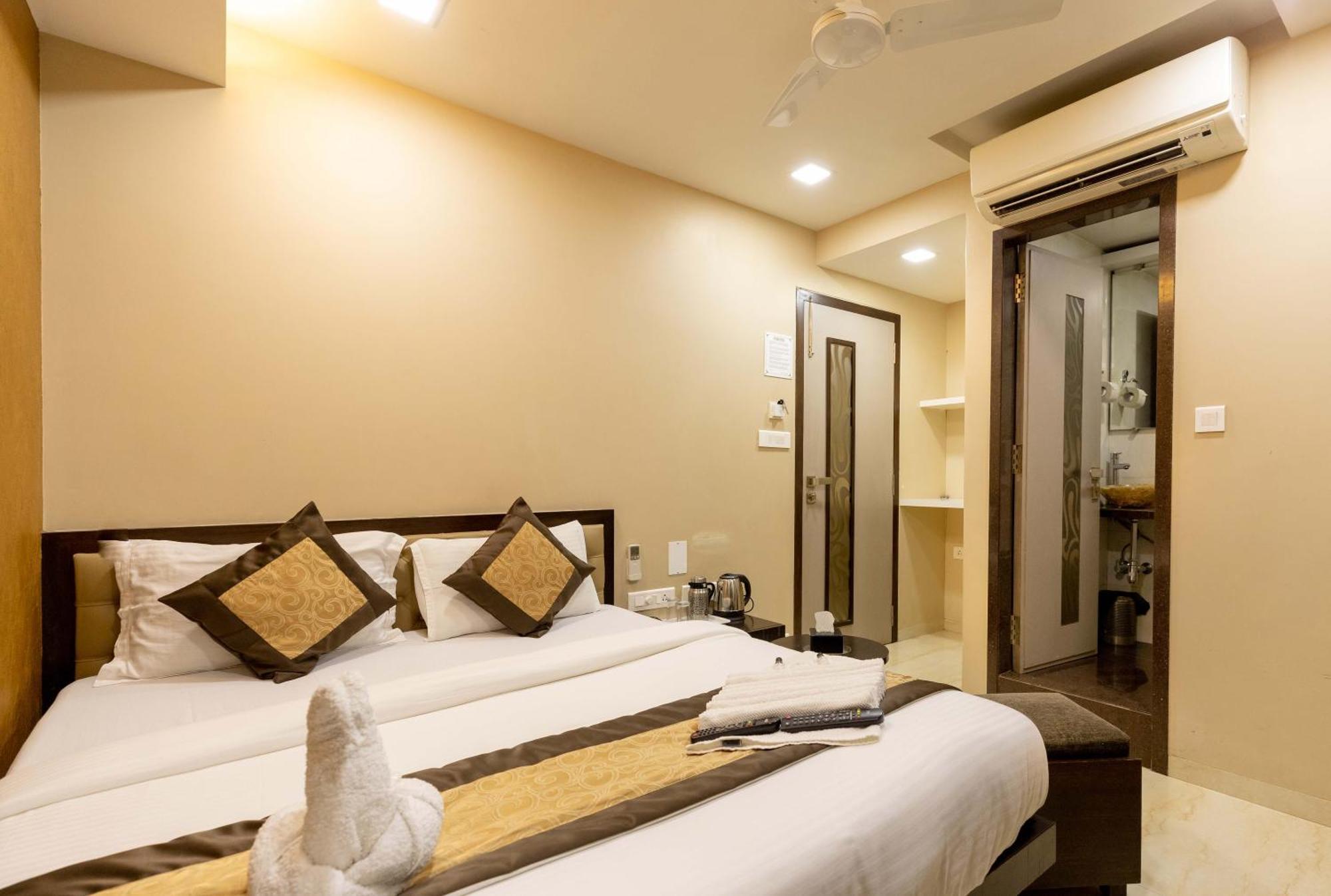 The Majlis - Colaba Hotel