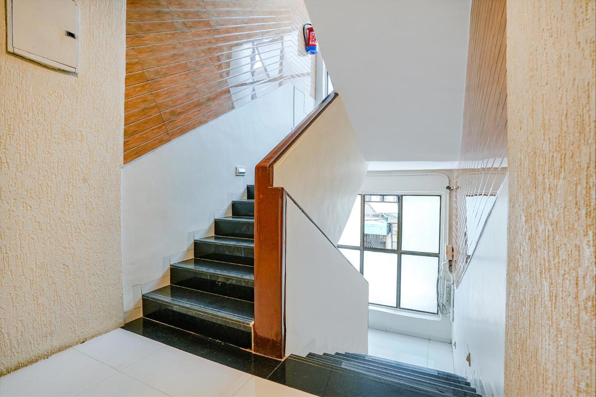Fabhotel Bindra Elite Mumbai