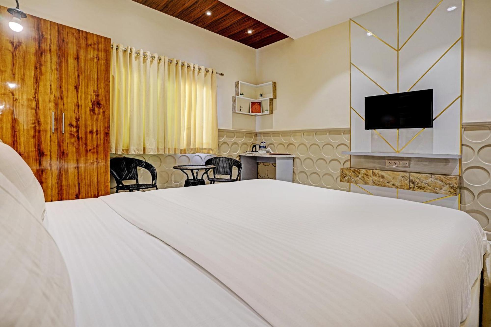 Hotel Collection O Palm Springs Mumbai