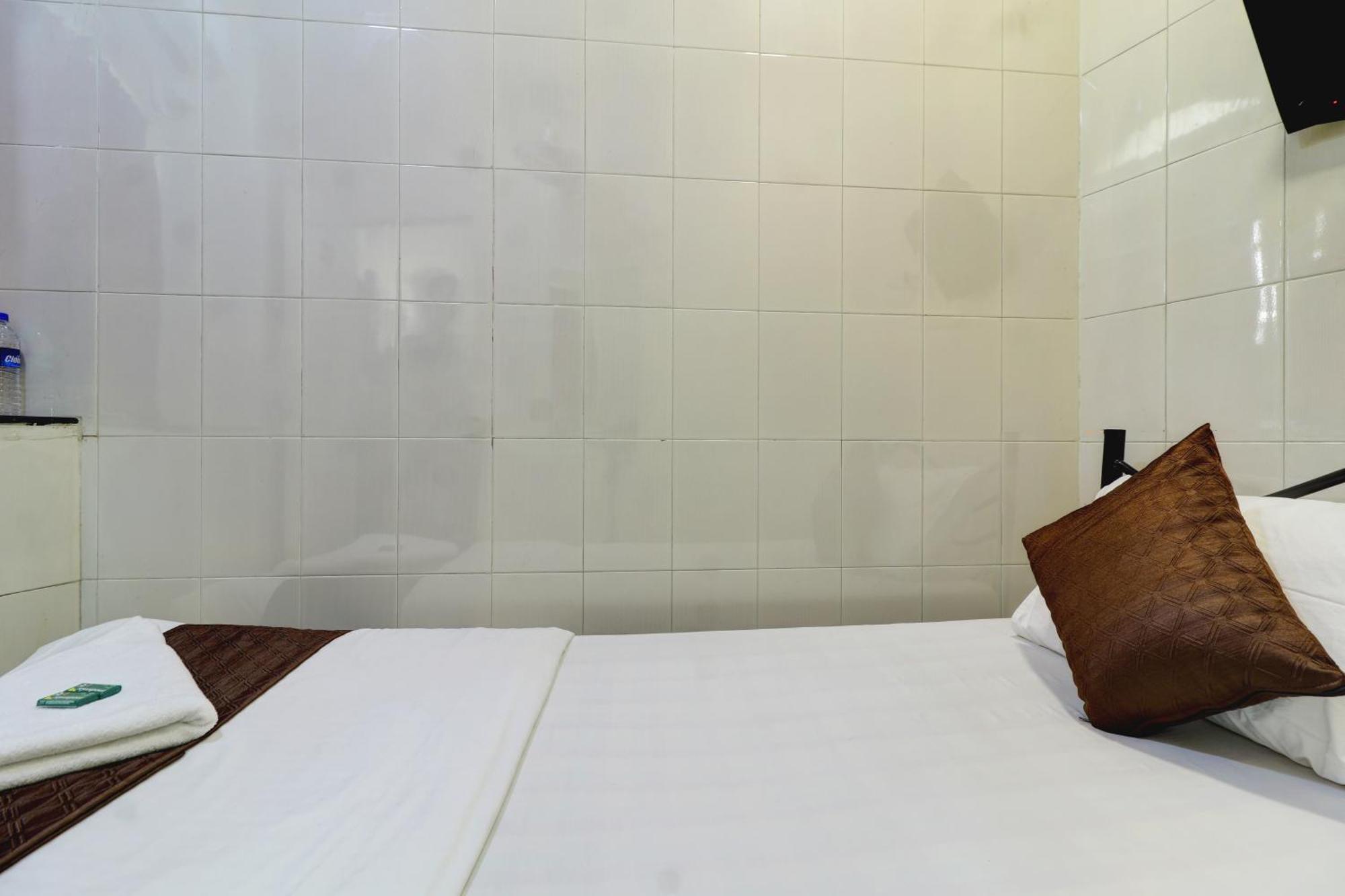 Shabana - Colaba Causeway Guest house Mumbai
