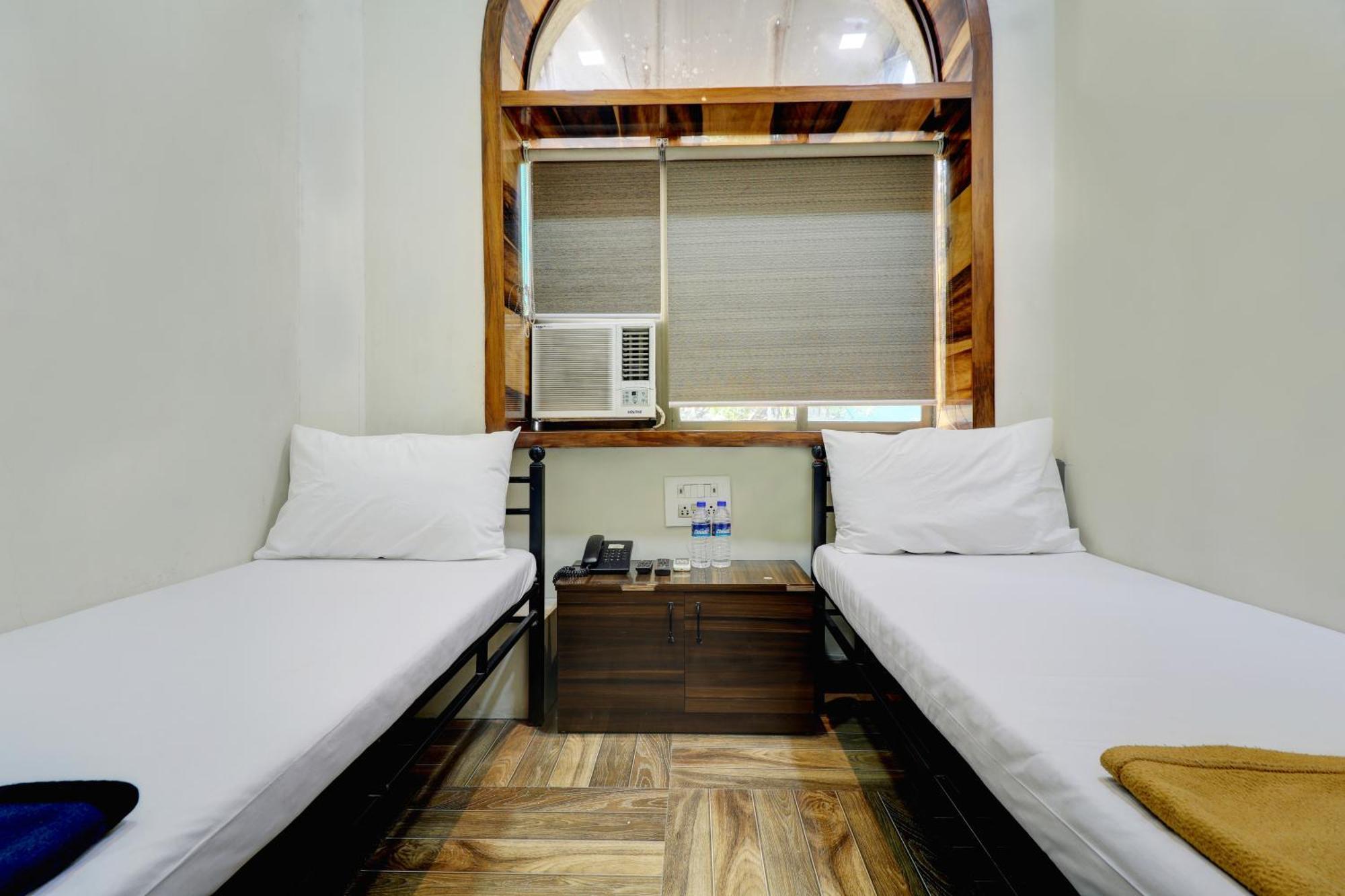 Shabana - Colaba Causeway 3*