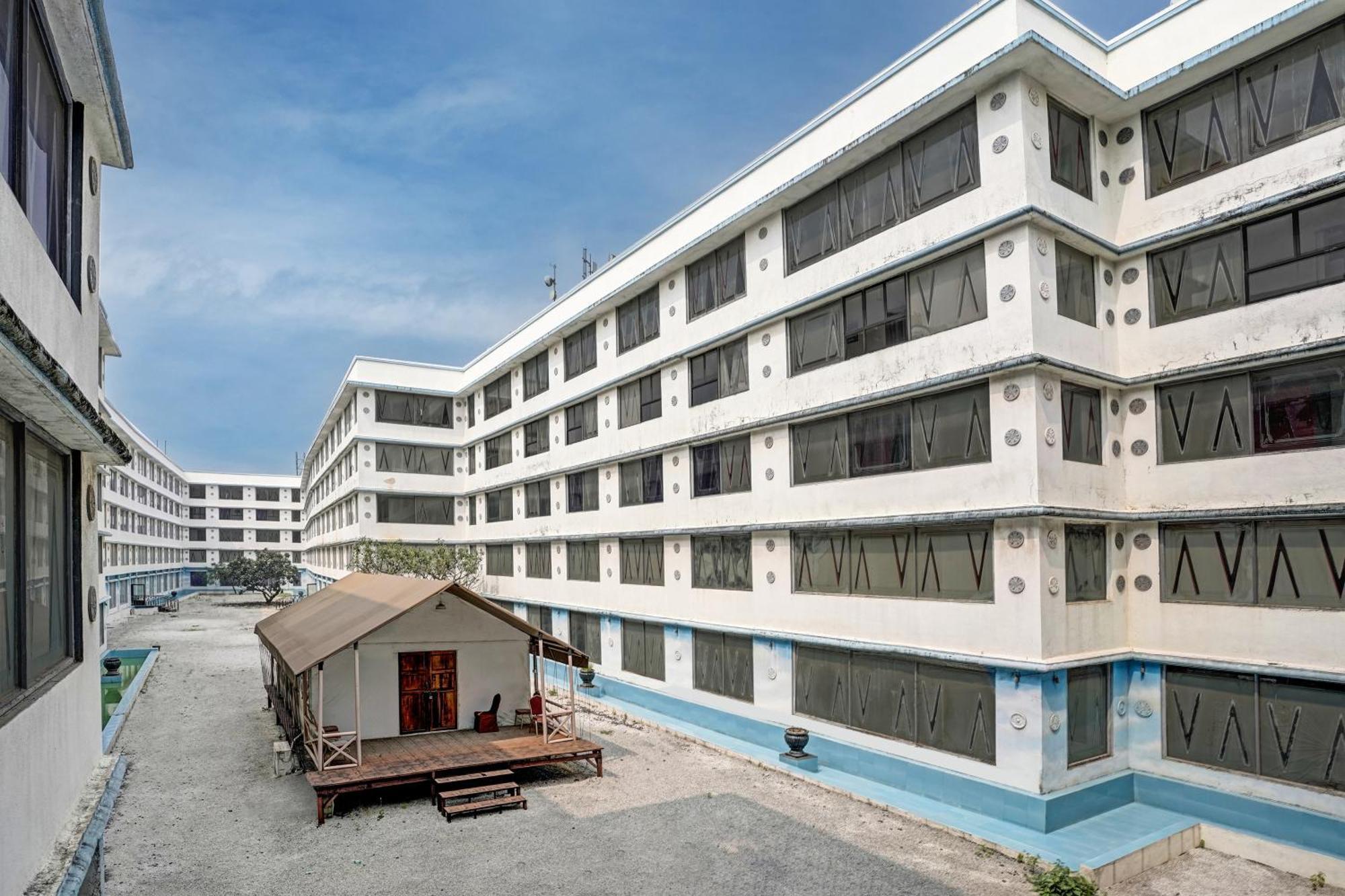Hotel Townhouse 809 Royal Palms - Rose Collection Mumbai