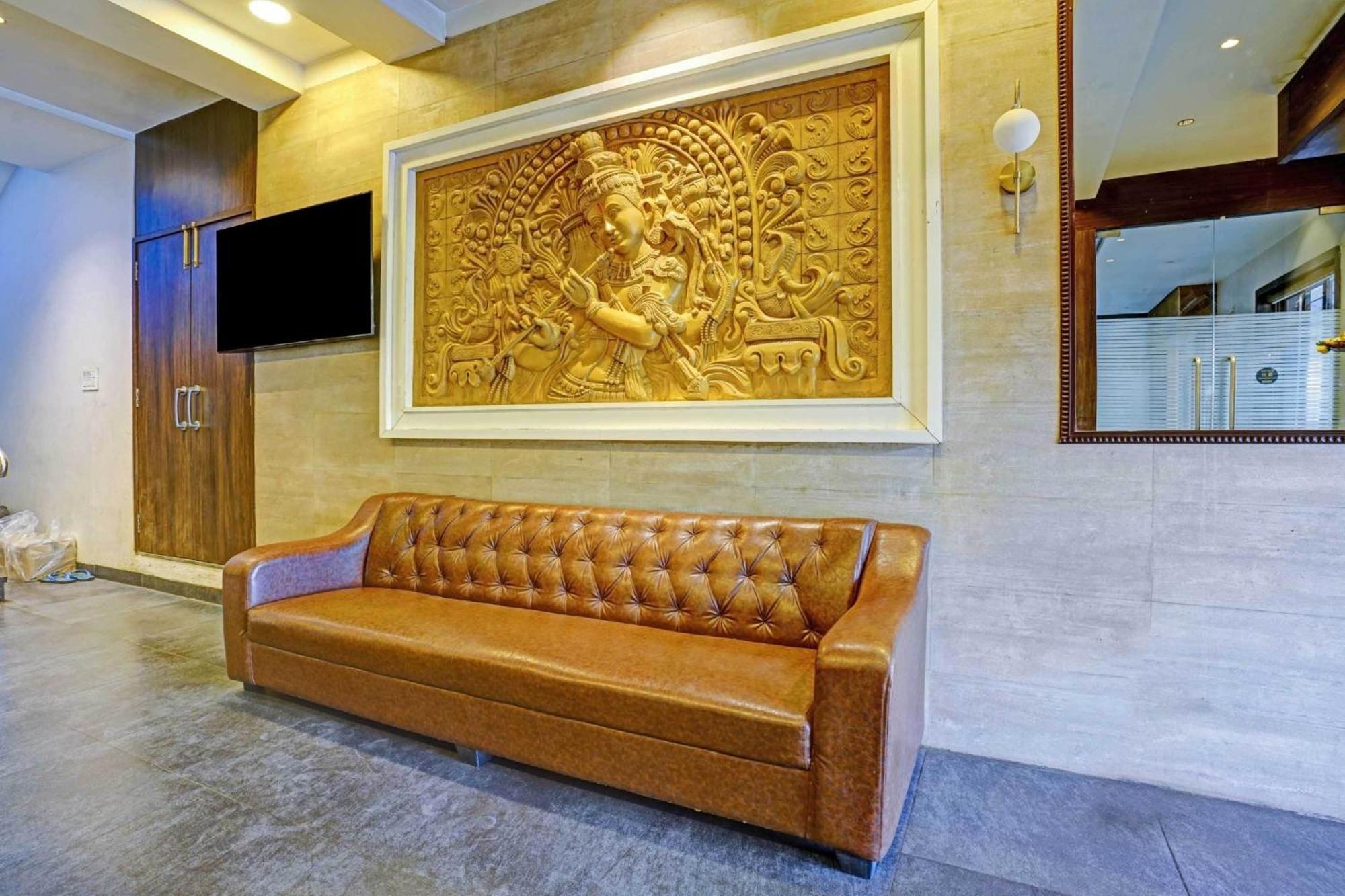 Collection O 81152 Krishna Hotel 3*