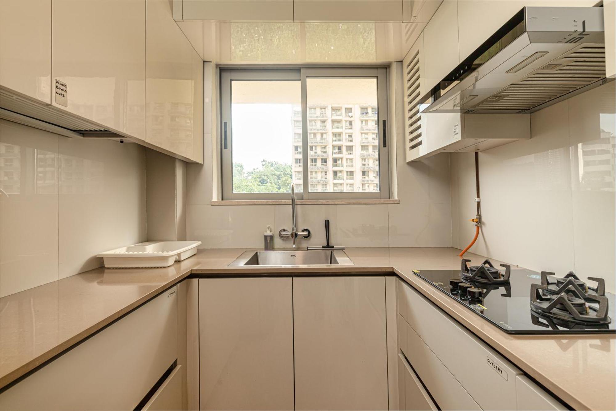 Entire One Bedroom - Hiranandani Gardens, Powai *