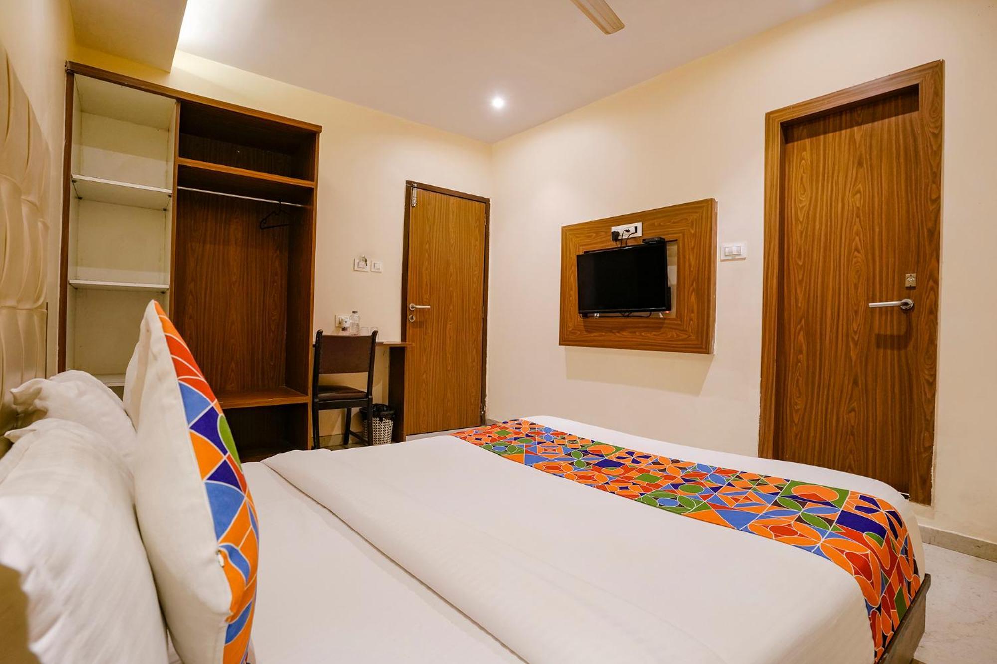 Fabexpress Wynd - Nr International Airport Hotel Mumbai
