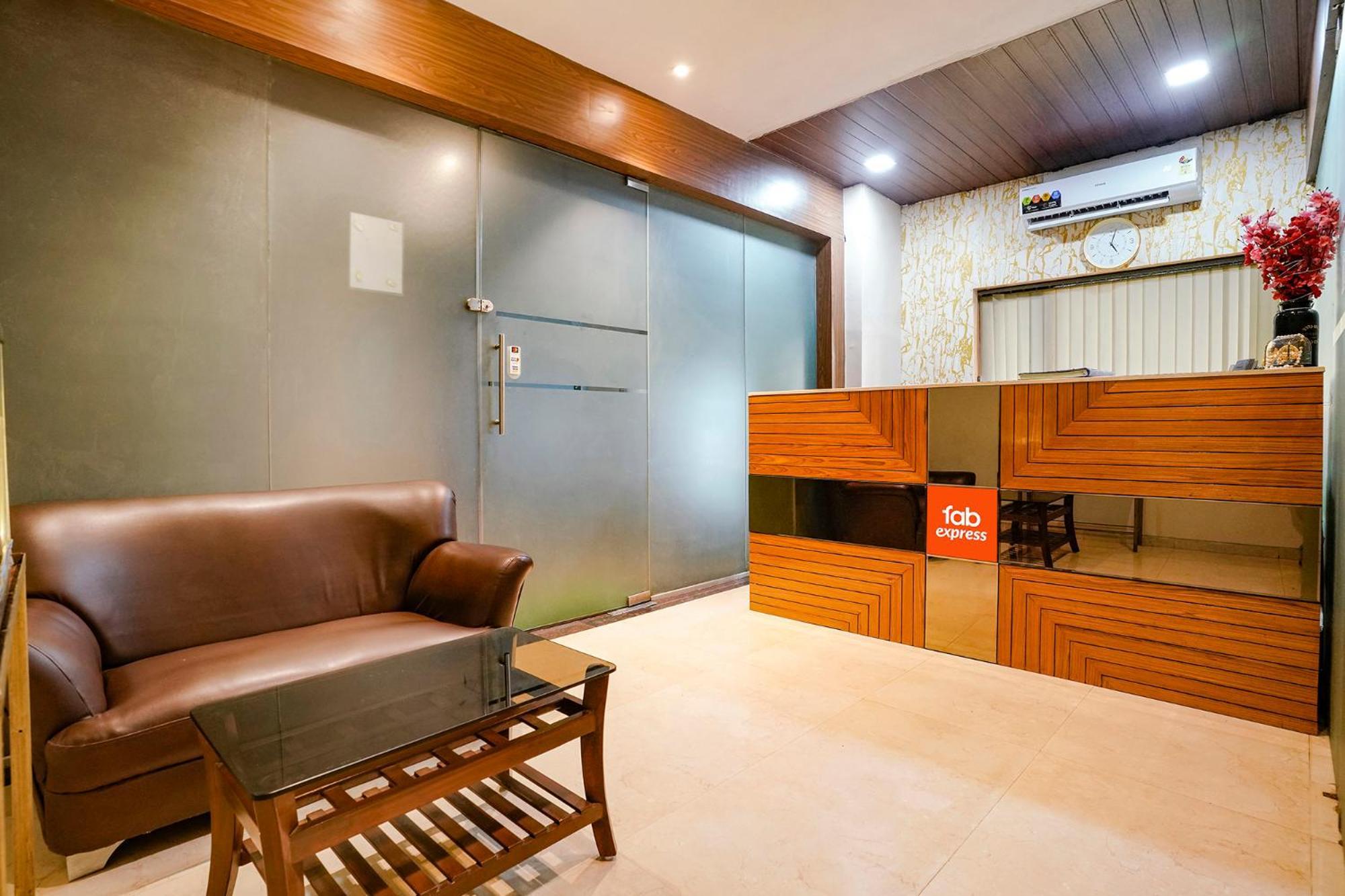 Fabexpress Wynd - Nr International Airport Hotel Mumbai