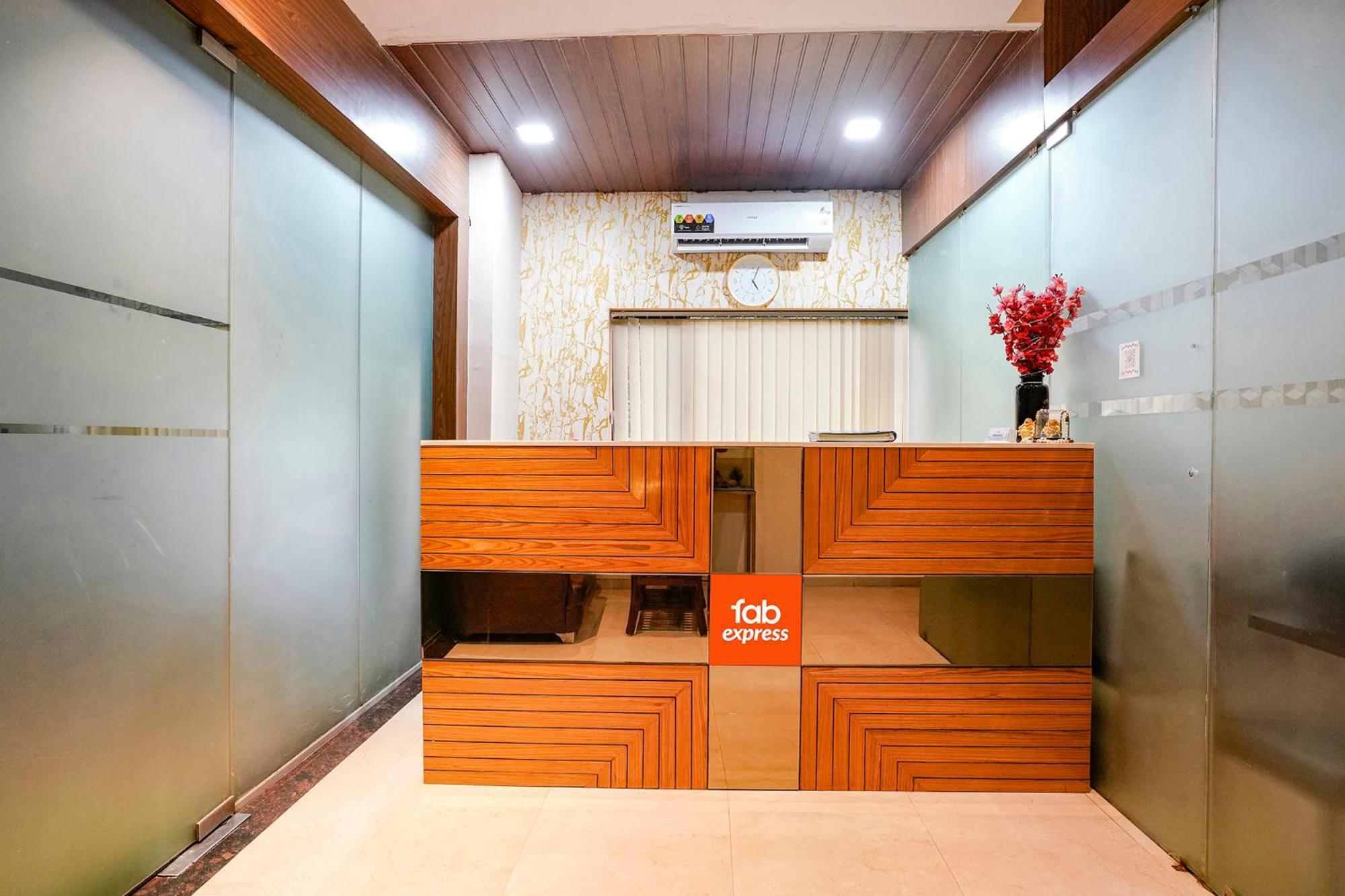 Fabexpress Wynd - Nr International Airport 3*