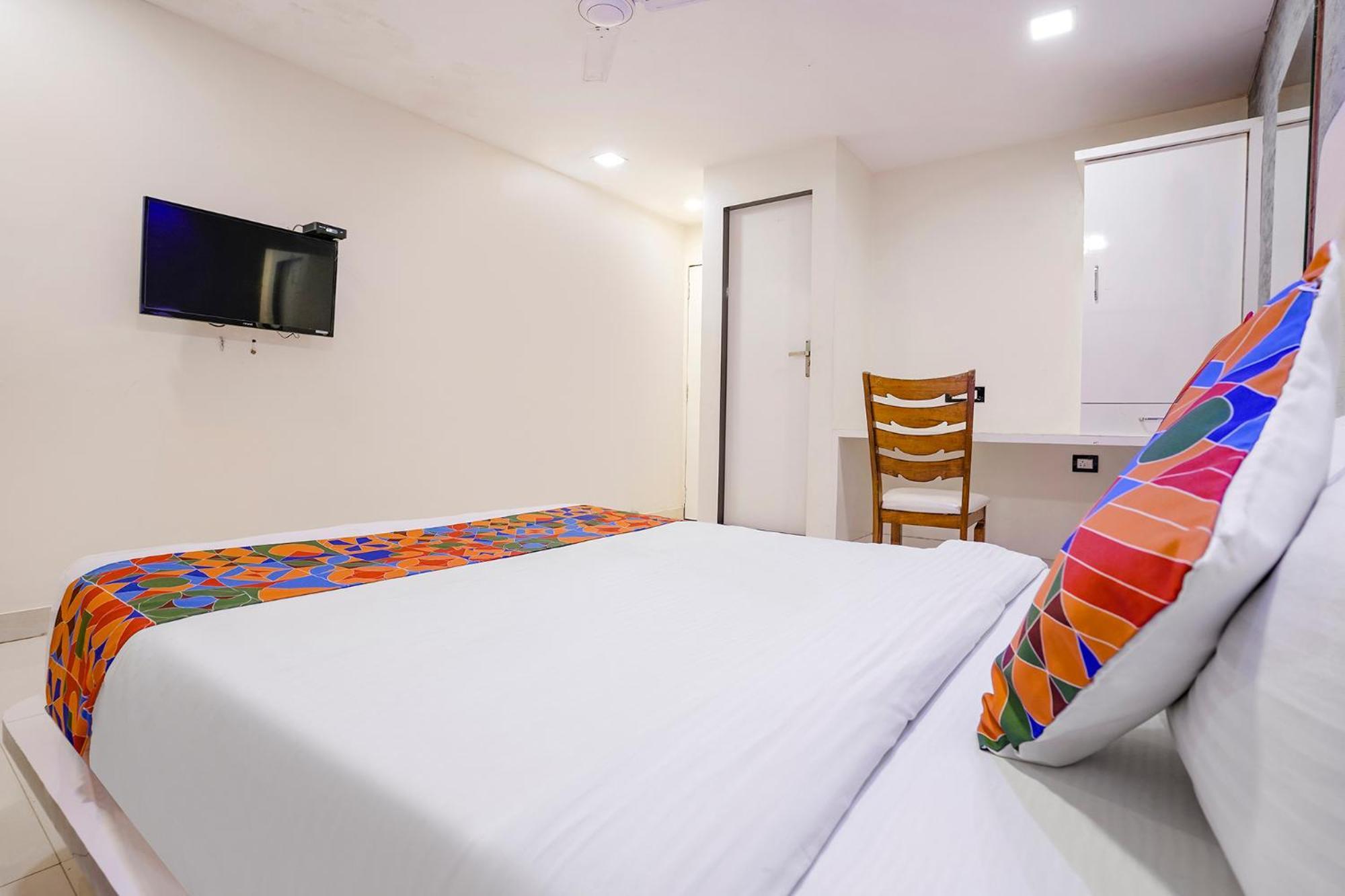 Fabexpress Golden Star Guest house *