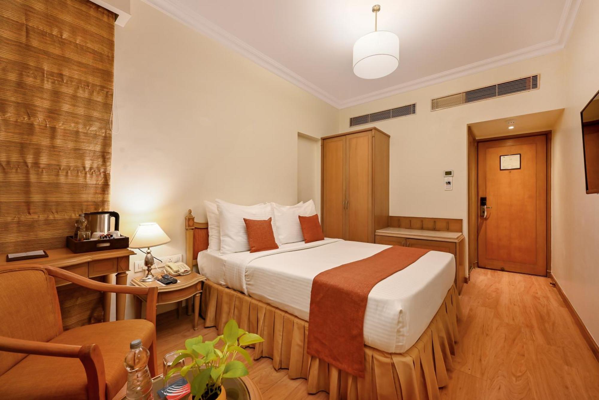 Hotel Fariyas , Colaba 4*
