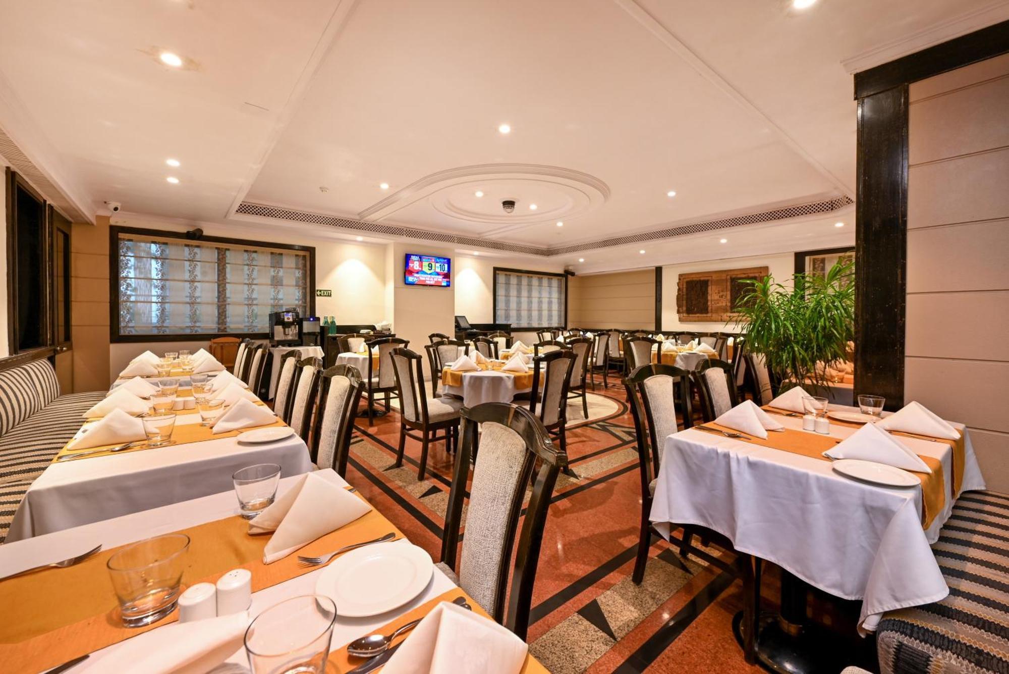 Fariyas , Colaba Hotel