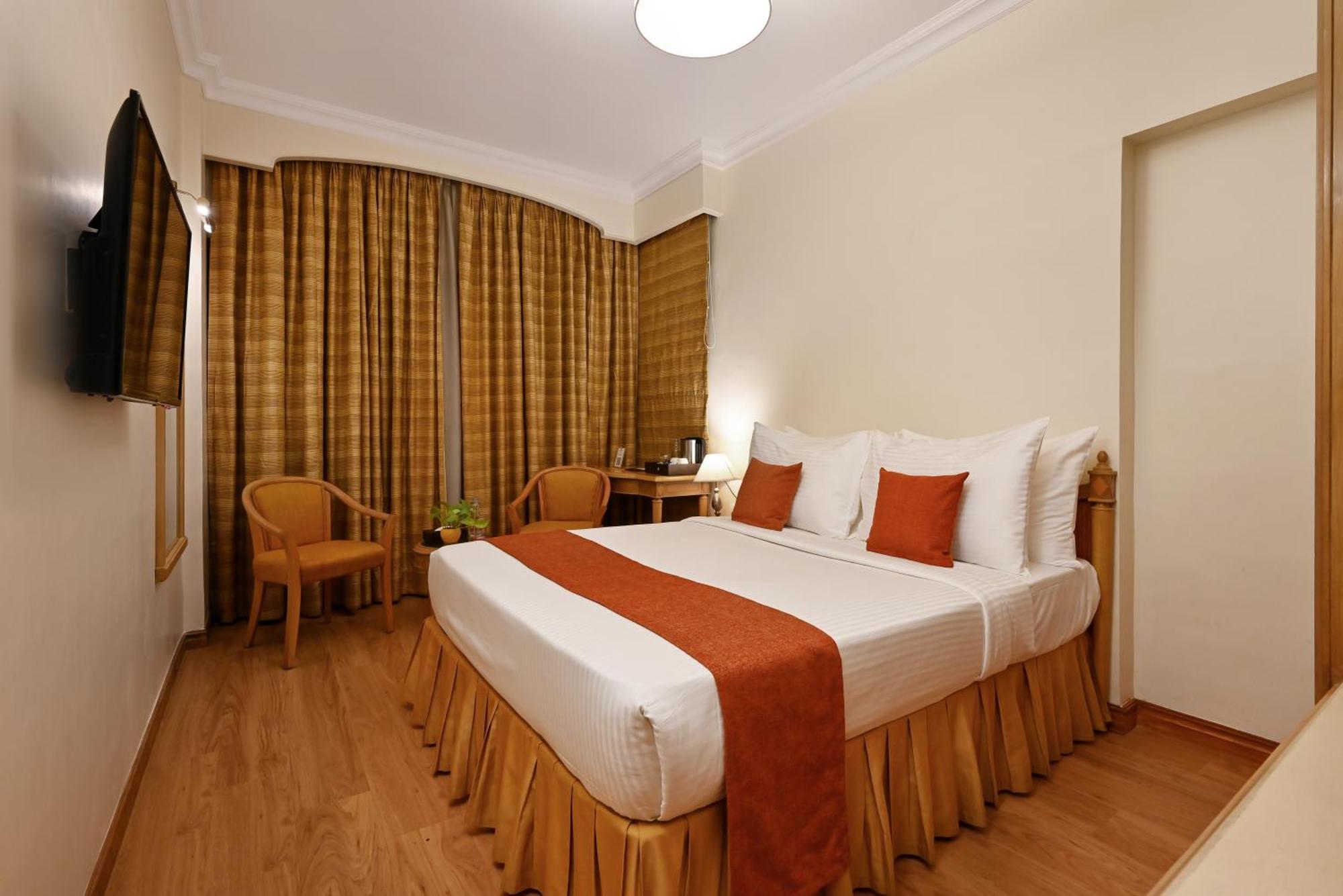 Fariyas , Colaba 4*