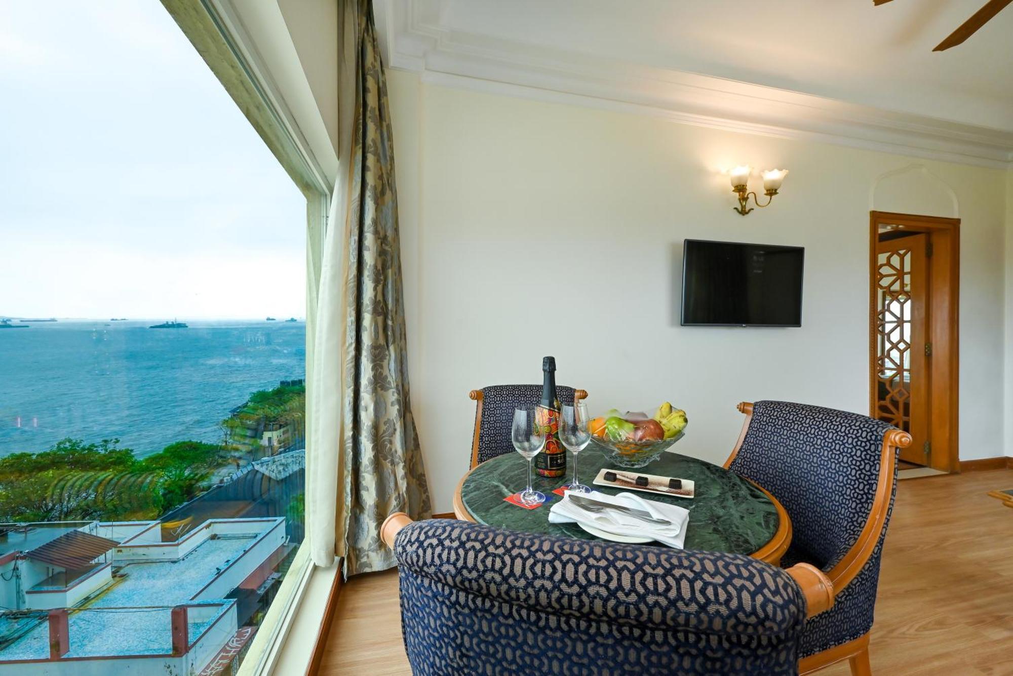 Hotel Fariyas , Colaba 4*