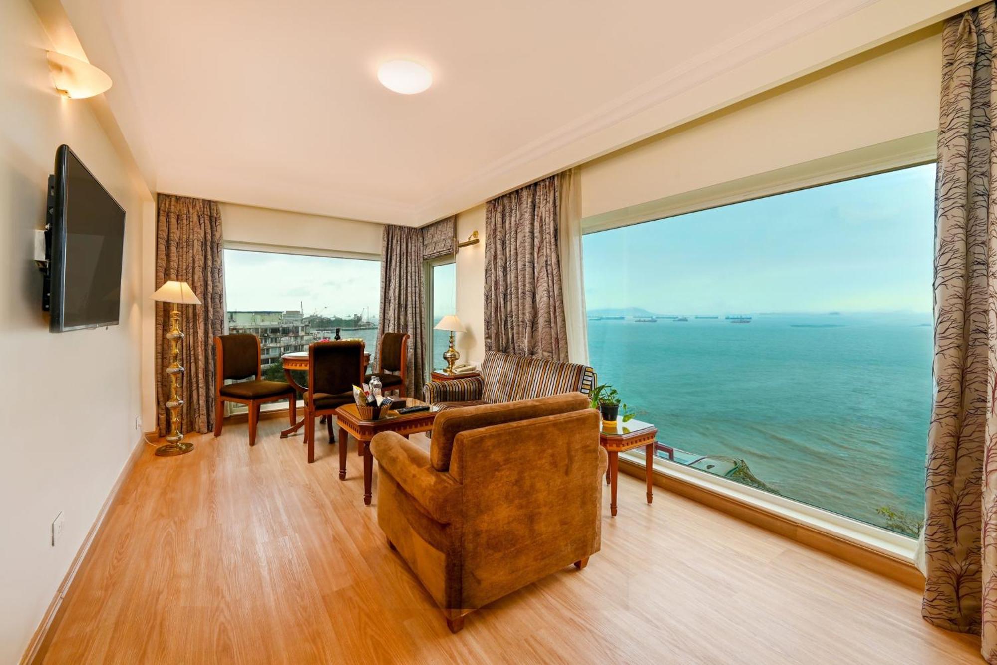 Fariyas , Colaba Hotel